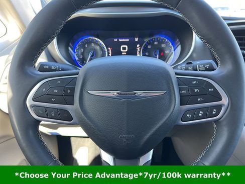 Certified 2023 Chrysler Pacifica Touring-L image 53