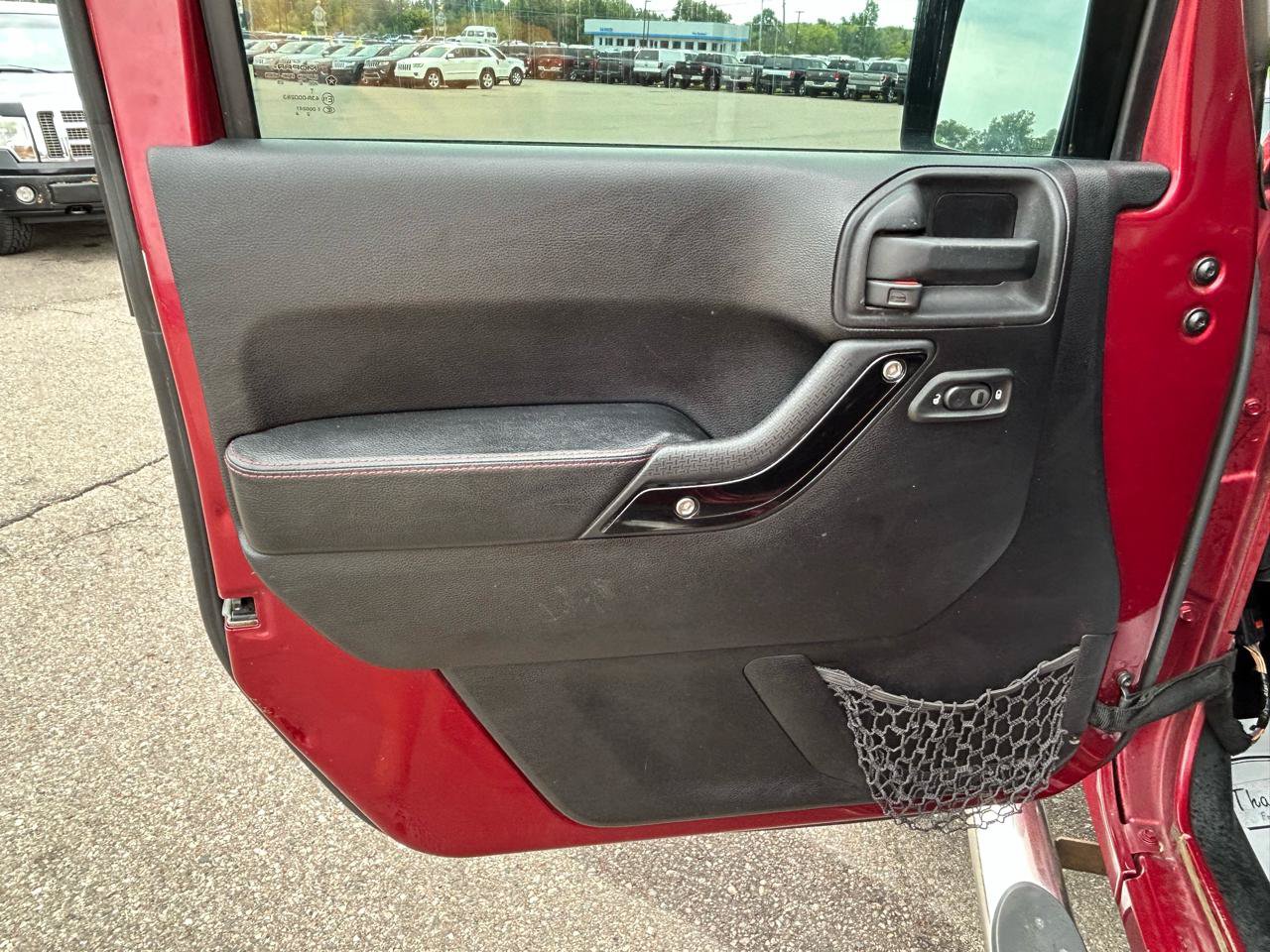 Used 2012 Jeep Wrangler Unlimited Sahara AWD/4WD image 14