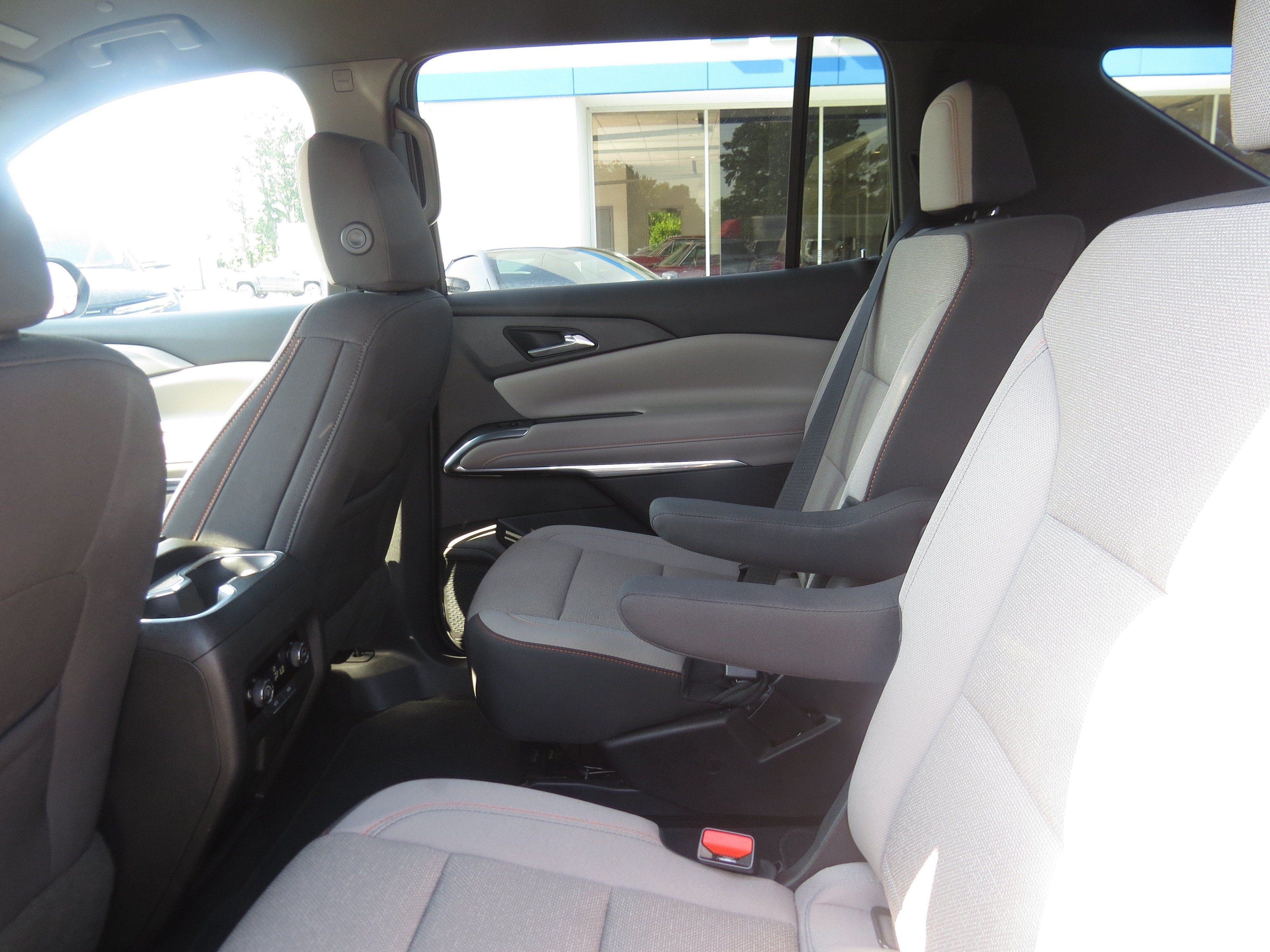 Used 2026 Chevrolet Traverse LT w/ Driver Confidence Package FWD image 16