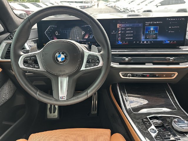 Used 2024 BMW X7 xDrive40i w/ M Sport Package AWD/4WD image 17