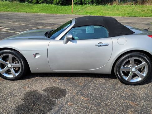 Used 2007 Pontiac Solstice Convertible w/ Premium Package RWD image 7