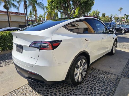 Used 2023 Tesla Model Y AWD image 5
