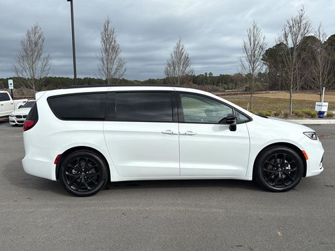 New 2026 Chrysler Pacifica Select w/ S Appearance Package image 10