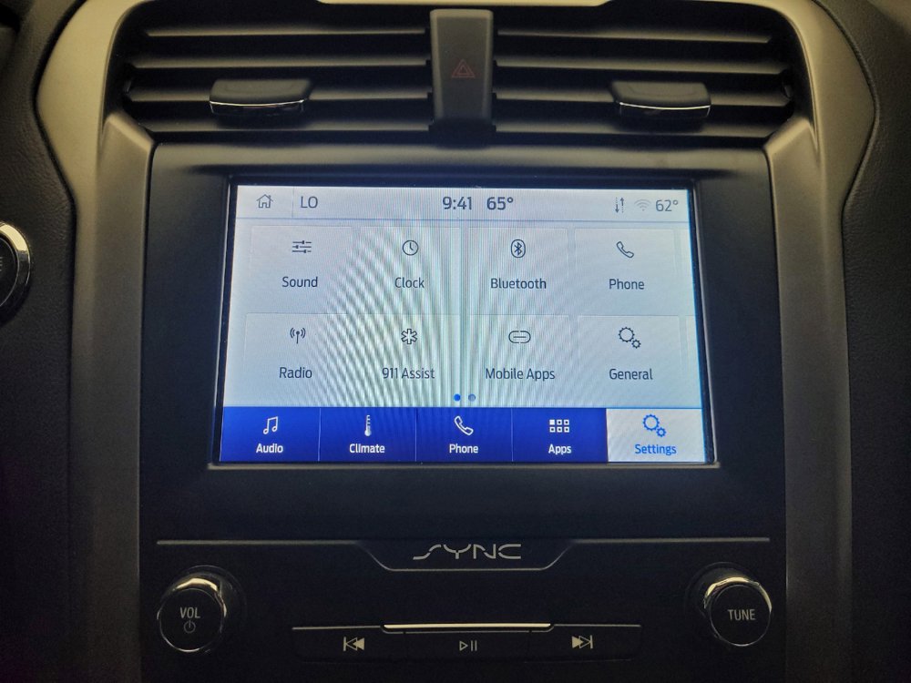 Used 2020 Ford Fusion SE AWD/4WD image 25