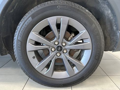 Used 2023 Ford Explorer XLT w/ Equipment Group 202A image 8