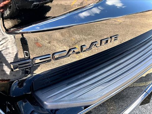 Used 2024 Cadillac Escalade Sport w/ LPO, ONYX Package AWD/4WD image 10