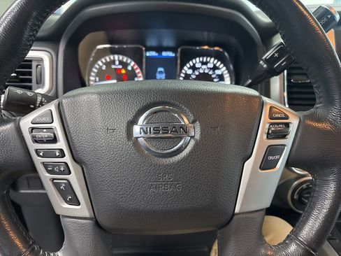 Used 2019 Nissan Titan SV w/ SV Convenience Package image 15