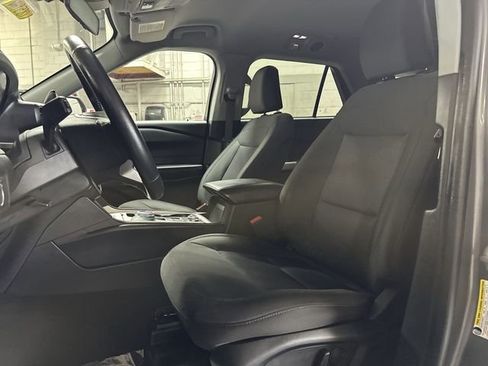 Used 2022 Ford Explorer XLT image 15