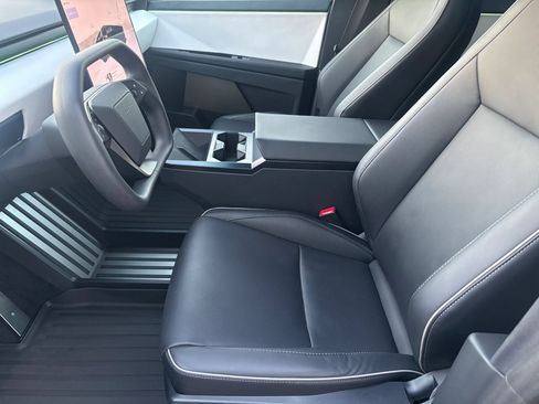 Used 2024 Tesla Cybertruck AWD Crew Cab image 11