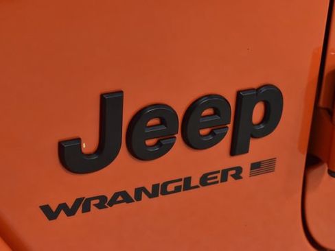 Used 2023 Jeep Wrangler Unlimited Sahara AWD/4WD image 35