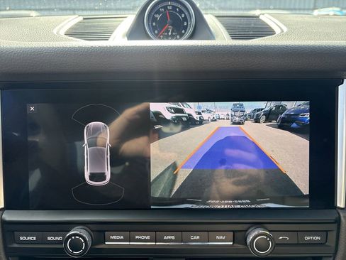 Used 2020 Porsche Macan image 23