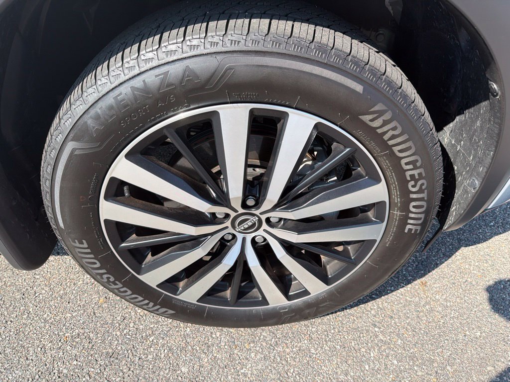 Used 2025 Nissan Pathfinder Platinum AWD/4WD image 9