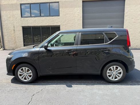 Used 2020 Kia Soul LX FWD image 2