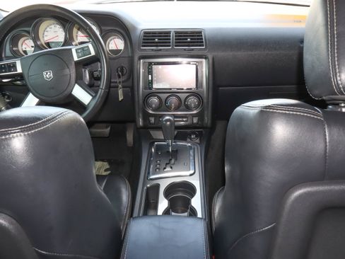 Used 2009 Dodge Challenger R/T RWD image 10