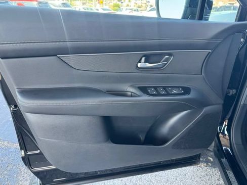 Used 2025 Nissan Murano SV AWD/4WD image 18