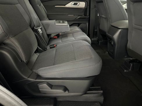 Used 2025 Ford Explorer Active AWD/4WD image 50