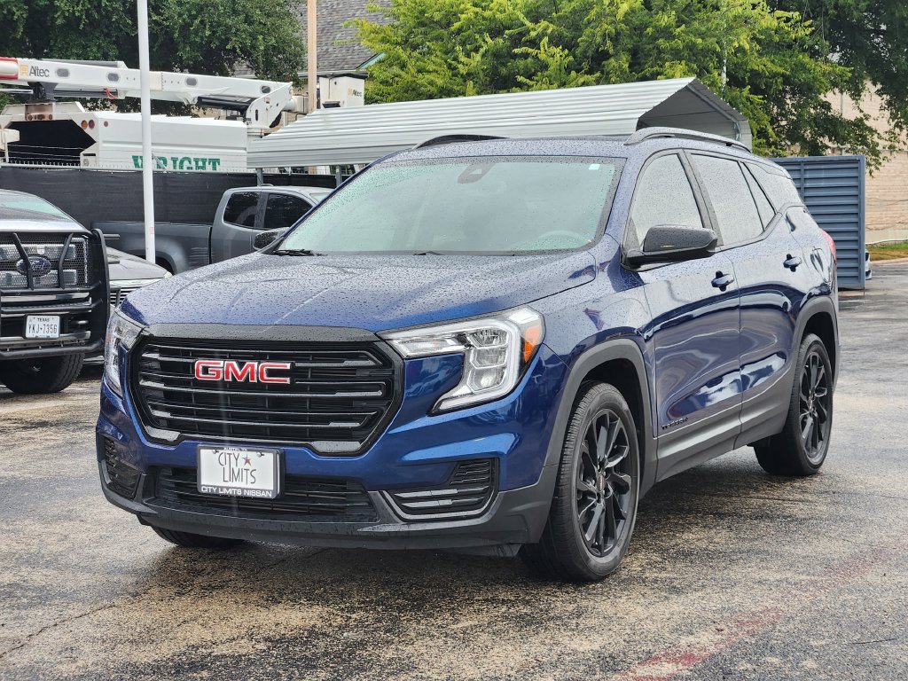 Used 2023 GMC Terrain SLE w/ Driver Convenience Package FWD image 3