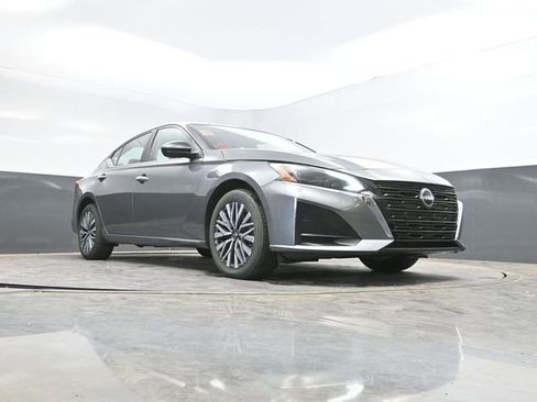 Used 2024 Nissan Altima 2.5 SV AWD/4WD image 44