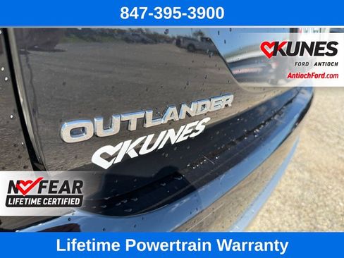 Used 2024 Mitsubishi Outlander SE image 9