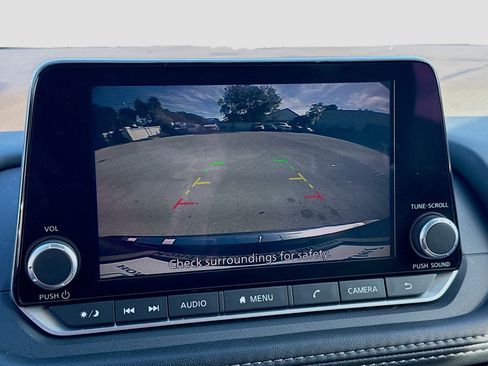 Used 2023 Nissan Rogue SV image 13