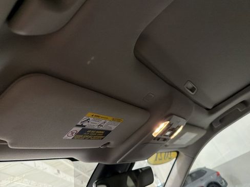 Used 2021 Toyota Highlander Limited image 10