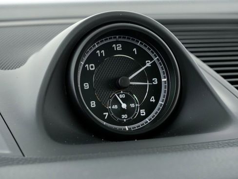 New 2026 Porsche Macan image 17