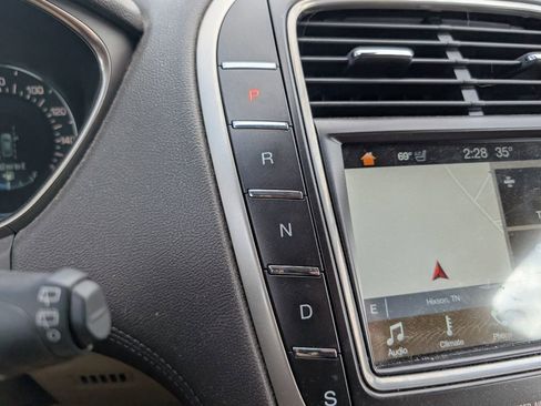 Used 2018 Lincoln MKX Reserve w/ Driver Assistance Package image 18