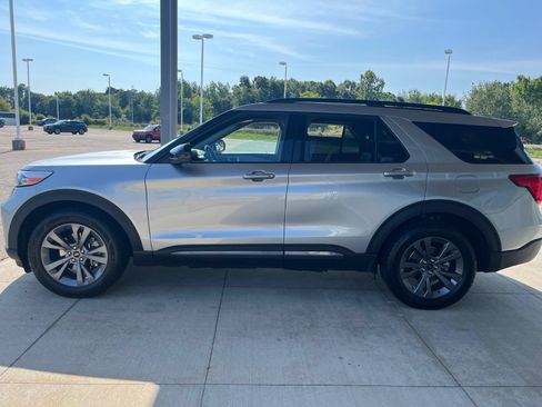 Certified 2024 Ford Explorer XLT w/ Equipment Group 202A AWD/4WD image 2
