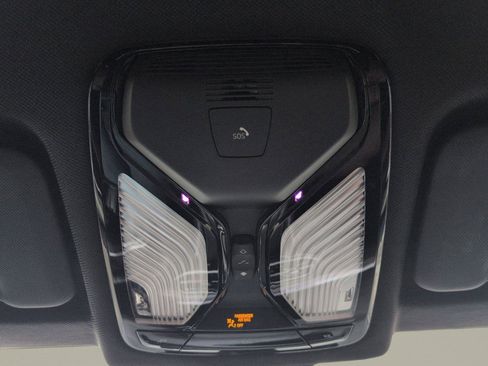 Used 2022 BMW X6 M50i w/ Dynamic Handling Package image 11