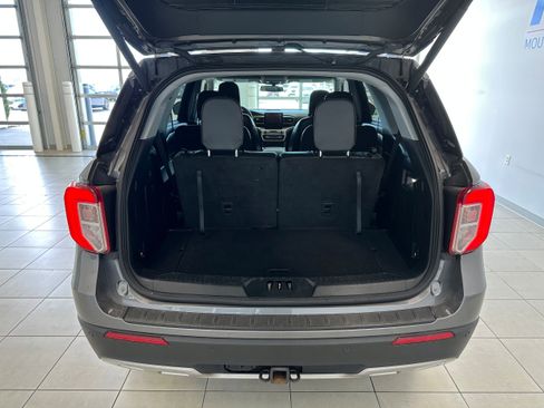 Used 2022 Ford Explorer XLT w/ Equipment Group 202A image 7