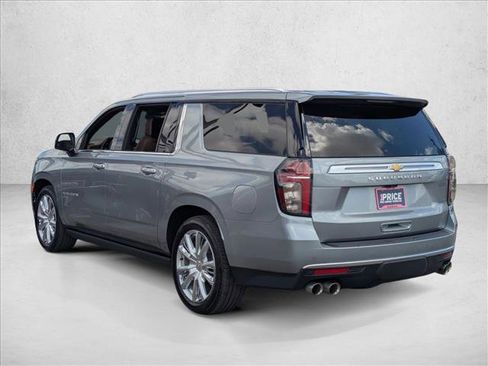 Used 2024 Chevrolet Suburban High Country RWD image 8