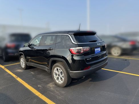 Used 2025 Jeep Compass Sport AWD/4WD image 4