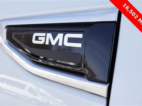 Used 2024 GMC Yukon Denali image 21