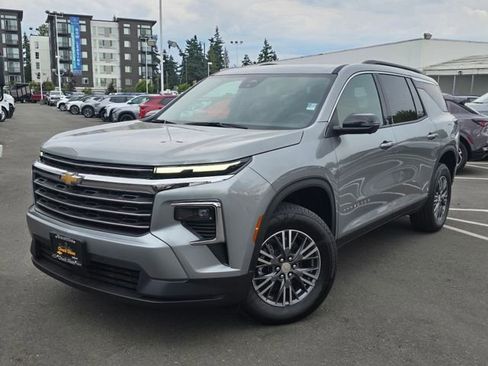 New 2025 Chevrolet Traverse LT w/ Driver Confidence Package image 1