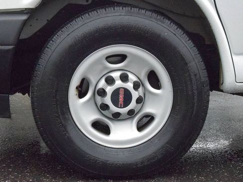 Used 2019 GMC Savana 2500 image 37