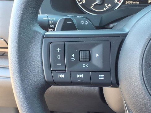 Used 2025 Nissan Pathfinder S image 19