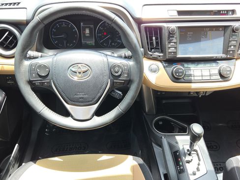 Used 2018 Toyota RAV4 XLE FWD image 11