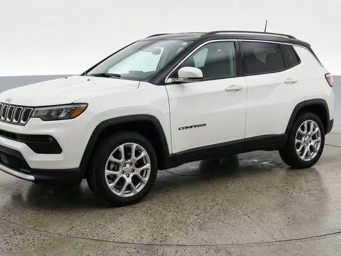 Used 2025 Jeep Compass Limited AWD/4WD image 3