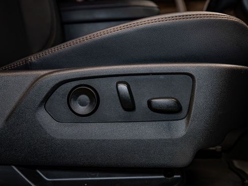 Used 2025 GMC Sierra 3500 AT4 image 26