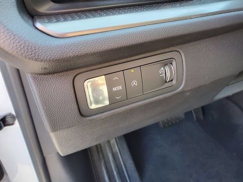 Certified 2024 Chevrolet Traverse LT w/ LPO, Floor Liner Package FWD image 25