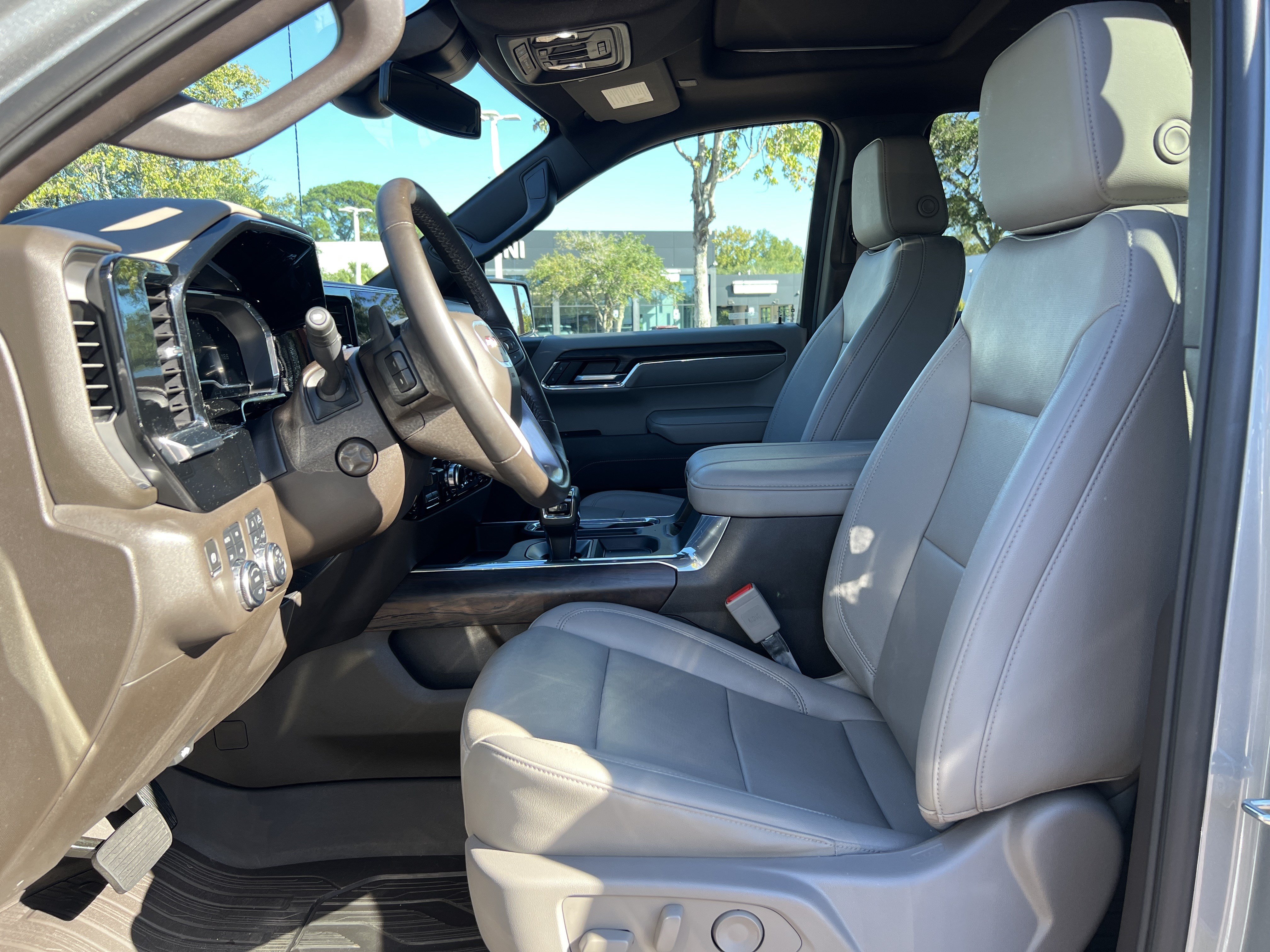 Used 2024 GMC Sierra 1500 SLT w/ SLT Premium Plus Package AWD/4WD image 16