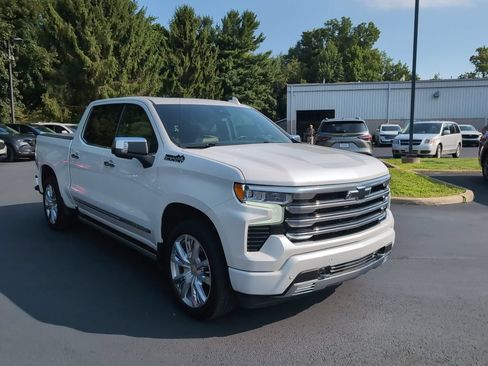 Used 2023 Chevrolet Silverado 1500 High Country w/ High Country Premium Package AWD/4WD image 2
