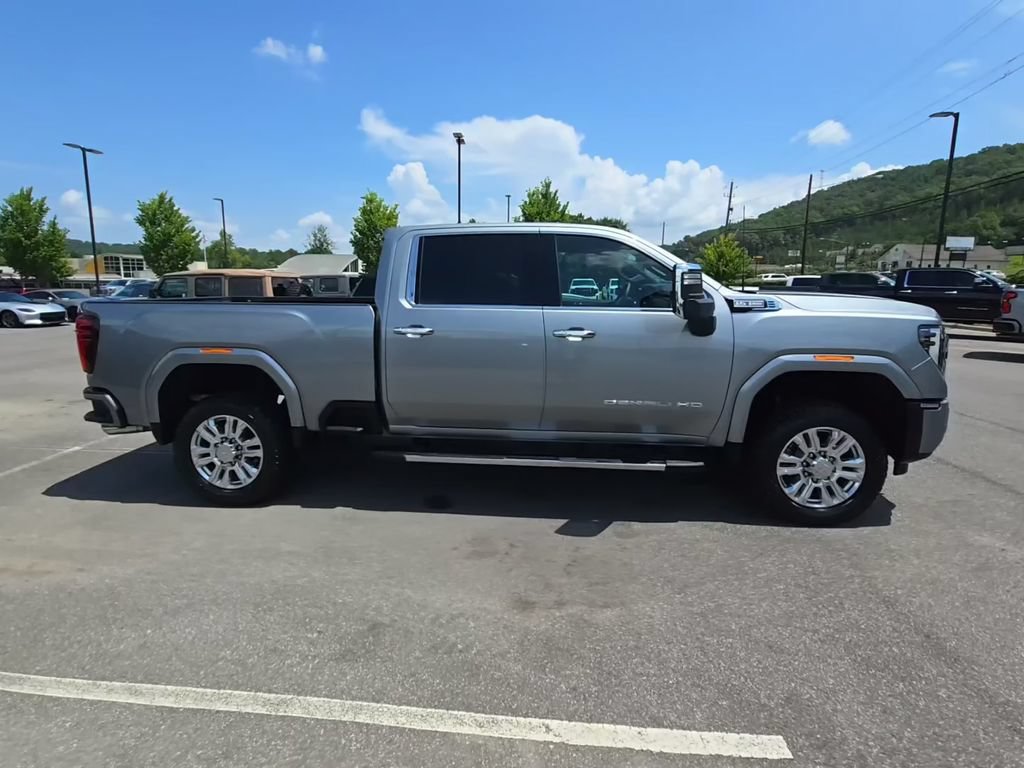 Used 2024 GMC Sierra 2500 Denali w/ Technology Package AWD/4WD image 4