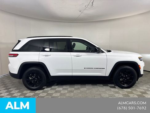 Used 2025 Jeep Grand Cherokee Altitude AWD/4WD image 5