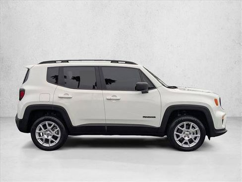 Used 2022 Jeep Renegade Latitude w/ Convenience Group AWD/4WD image 4
