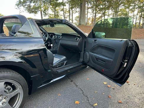 Used 2006 Ford Mustang GT image 18