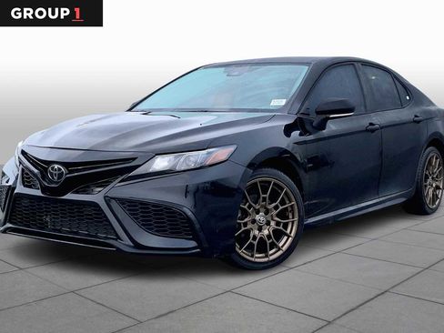 Used 2023 Toyota Camry SE image 1