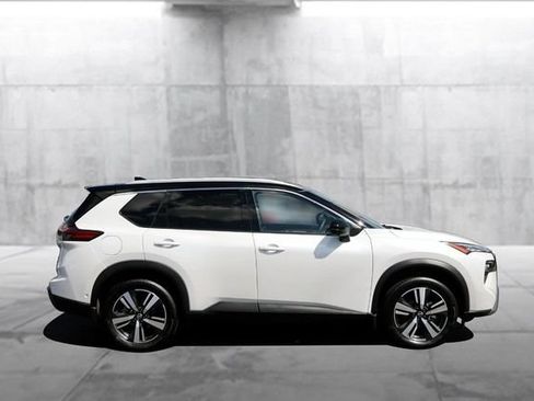 Certified 2025 Nissan Rogue SL w/ SL Premium Package FWD image 5