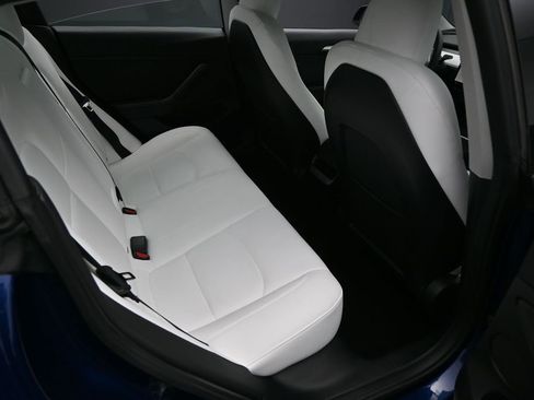 Used 2023 Tesla Model 3 Standard Range RWD image 31