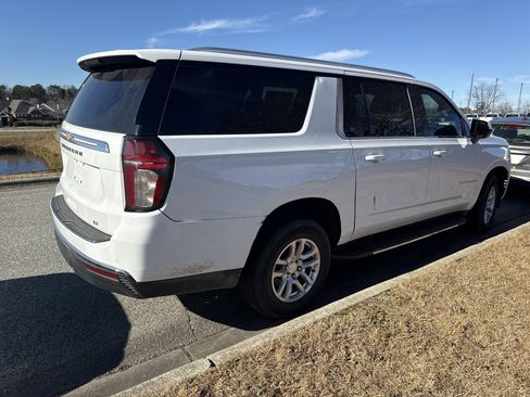 Used 2021 Chevrolet Suburban LT image 10